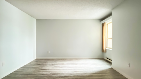425 9847 Manchester Drive, Burnaby, BC, Burnaby — Apartment/Condo for sale