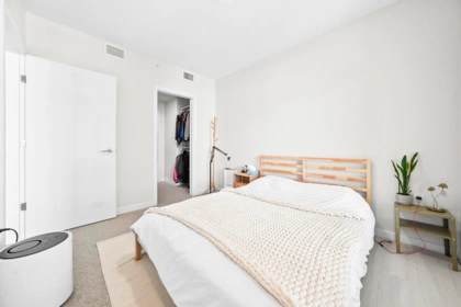 1904 4168 Lougheed Highway, Burnaby, BC, Burnaby — Apartment/Condo for sale