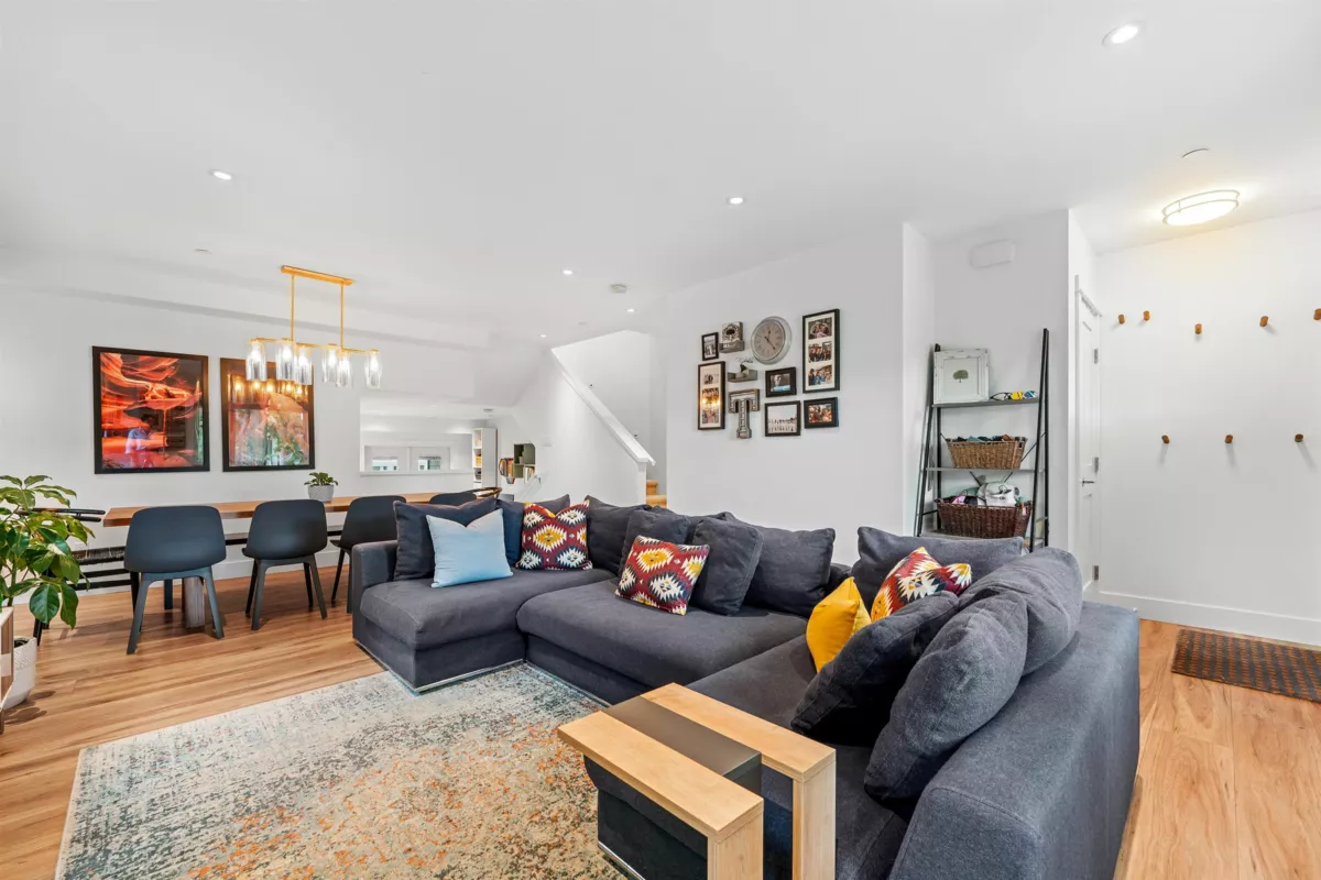 Living Room Photo of 1033 E 21st Avenue, Vancouver, BC