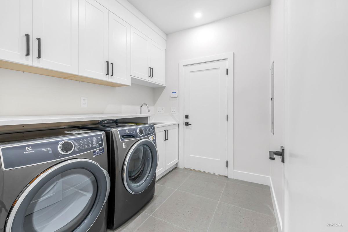 Basement Recreation Room Photo of 862 Willow Place, Harrison Hot Springs, BC