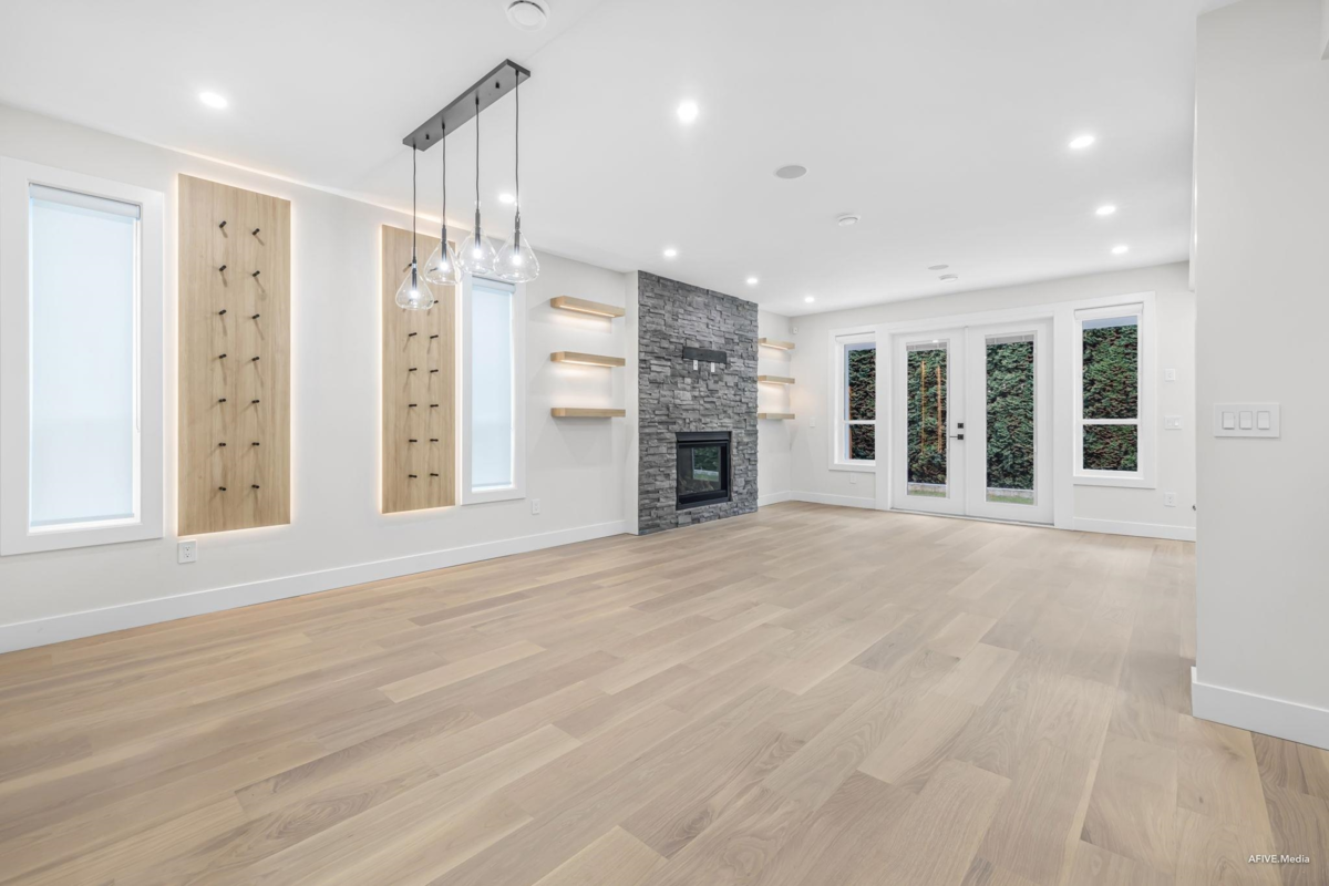 Breakfast Nook Photo of 862 Willow Place, Harrison Hot Springs, BC