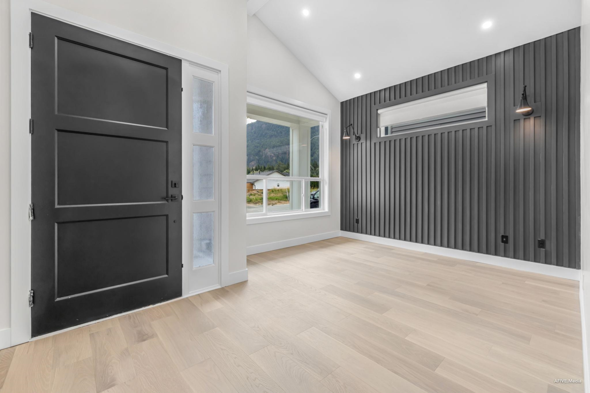 Dining Area Photo of 862 Willow Place, Harrison Hot Springs, BC