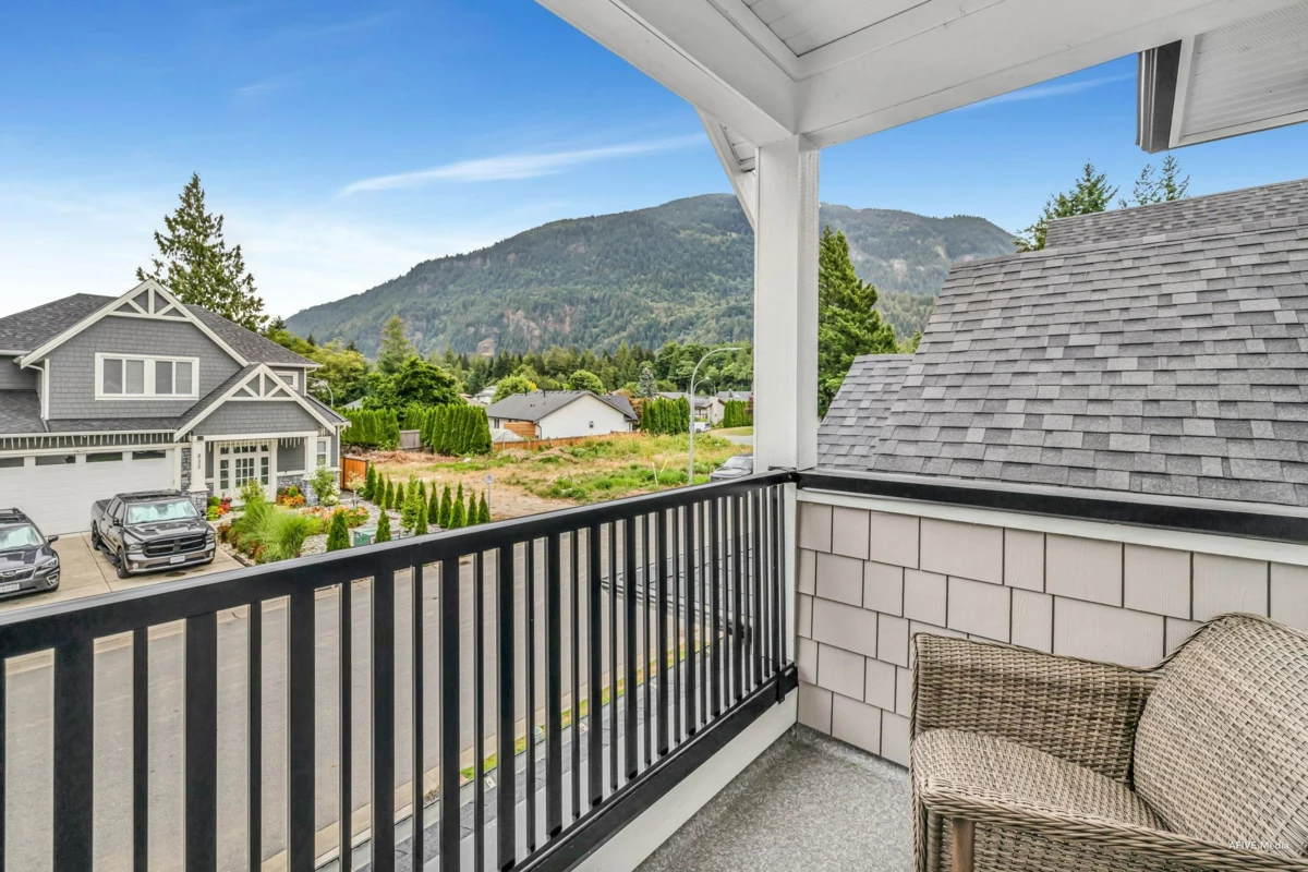 Garage Interior Photo of 862 Willow Place, Harrison Hot Springs, BC