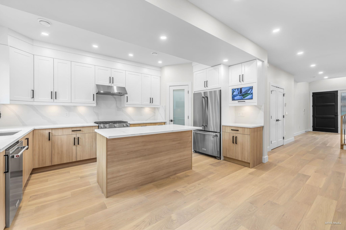 Guest Bathroom Photo of 862 Willow Place, Harrison Hot Springs, BC