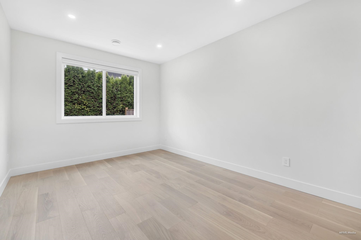 Laundry Room Photo of 862 Willow Place, Harrison Hot Springs, BC