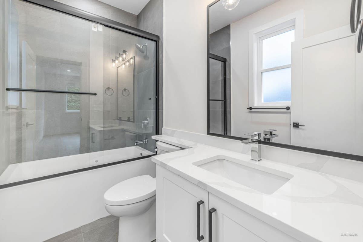 Mudroom Photo of 862 Willow Place, Harrison Hot Springs, BC