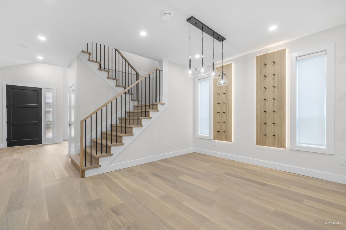Primary Bathroom Photo of 862 Willow Place, Harrison Hot Springs, BC