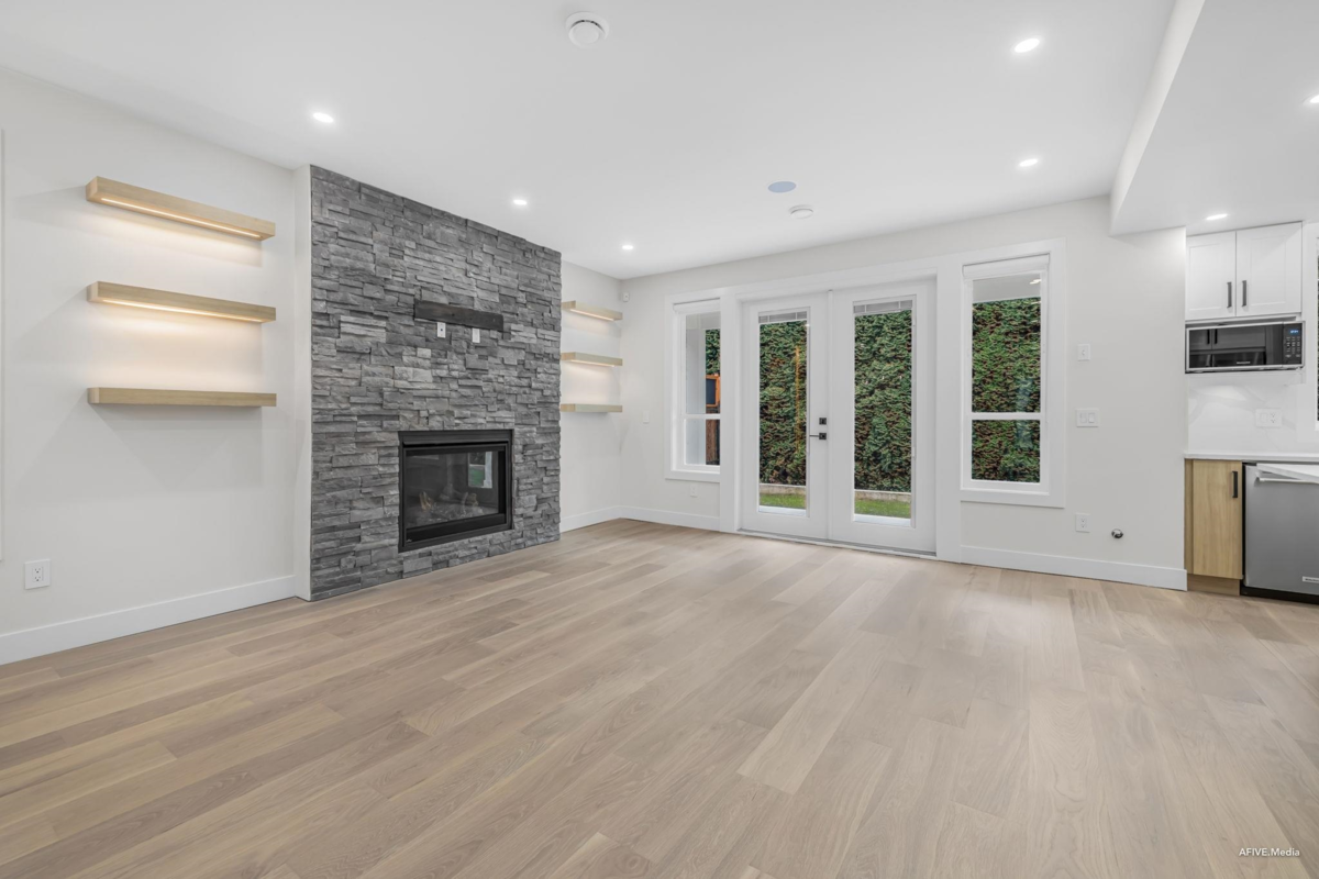 Walk-In Closet Photo of 862 Willow Place, Harrison Hot Springs, BC