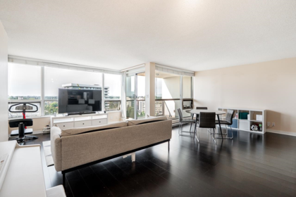 Kitchen Photo of 1602 7555 Alderbridge Way, Richmond, BC