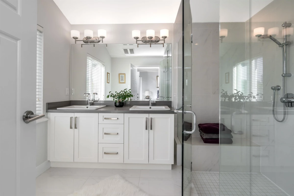 Entry Foyer Photo of 16772 23 Avenue, Surrey, BC