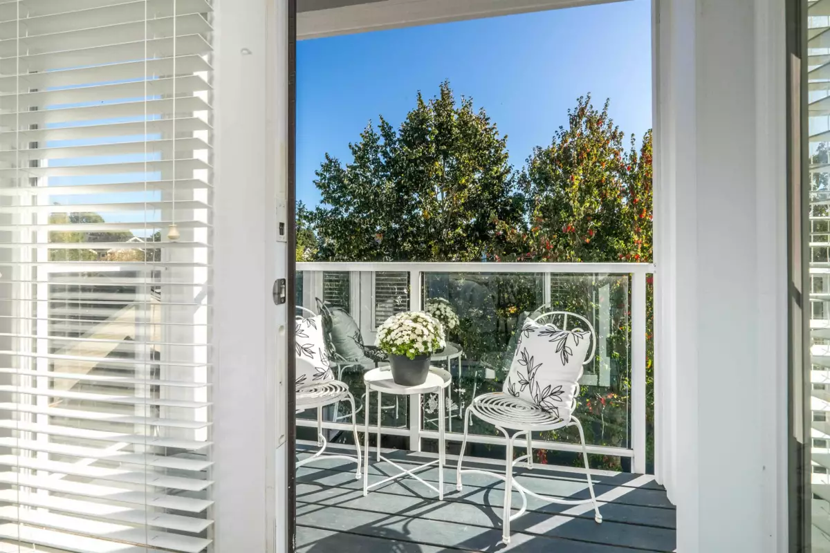 Hallway Photo of 16772 23 Avenue, Surrey, BC