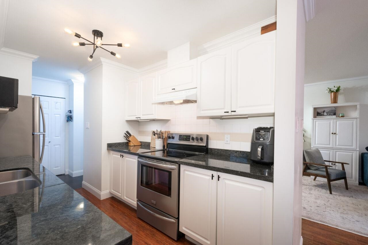 Breakfast Nook Photo of 78 65 Foxwood Drive, Port Moody, BC
