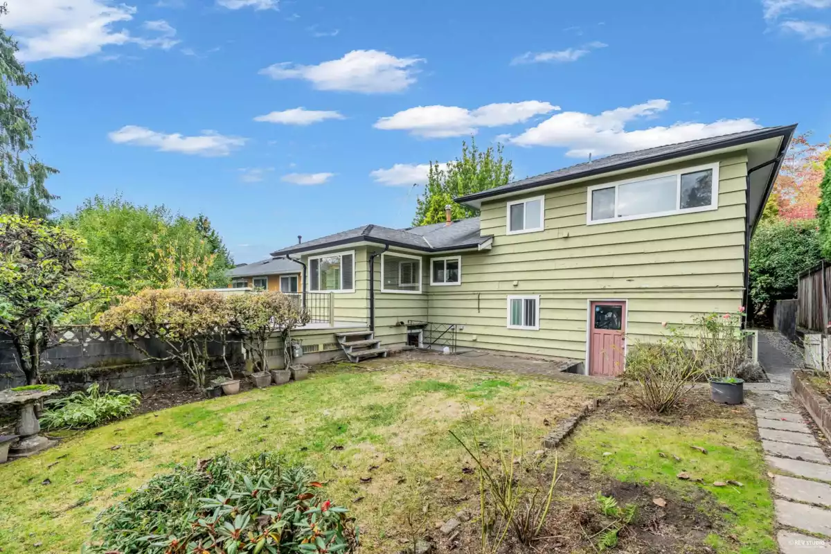 Swimming Pool Photo of 2056 W 29th Avenue, Vancouver, BC