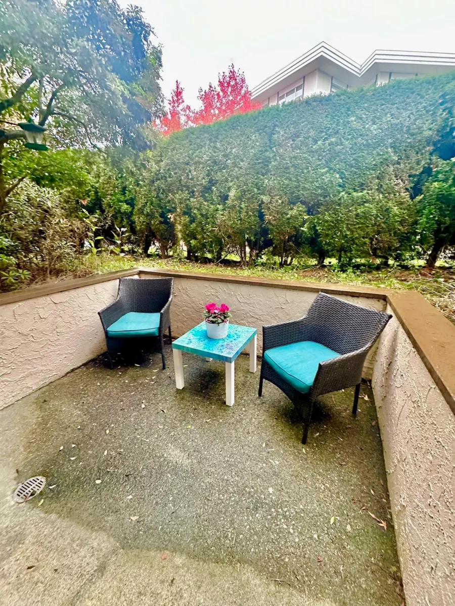 Breakfast Nook Photo of 1 1860 Southmere East Crescent, Surrey, BC