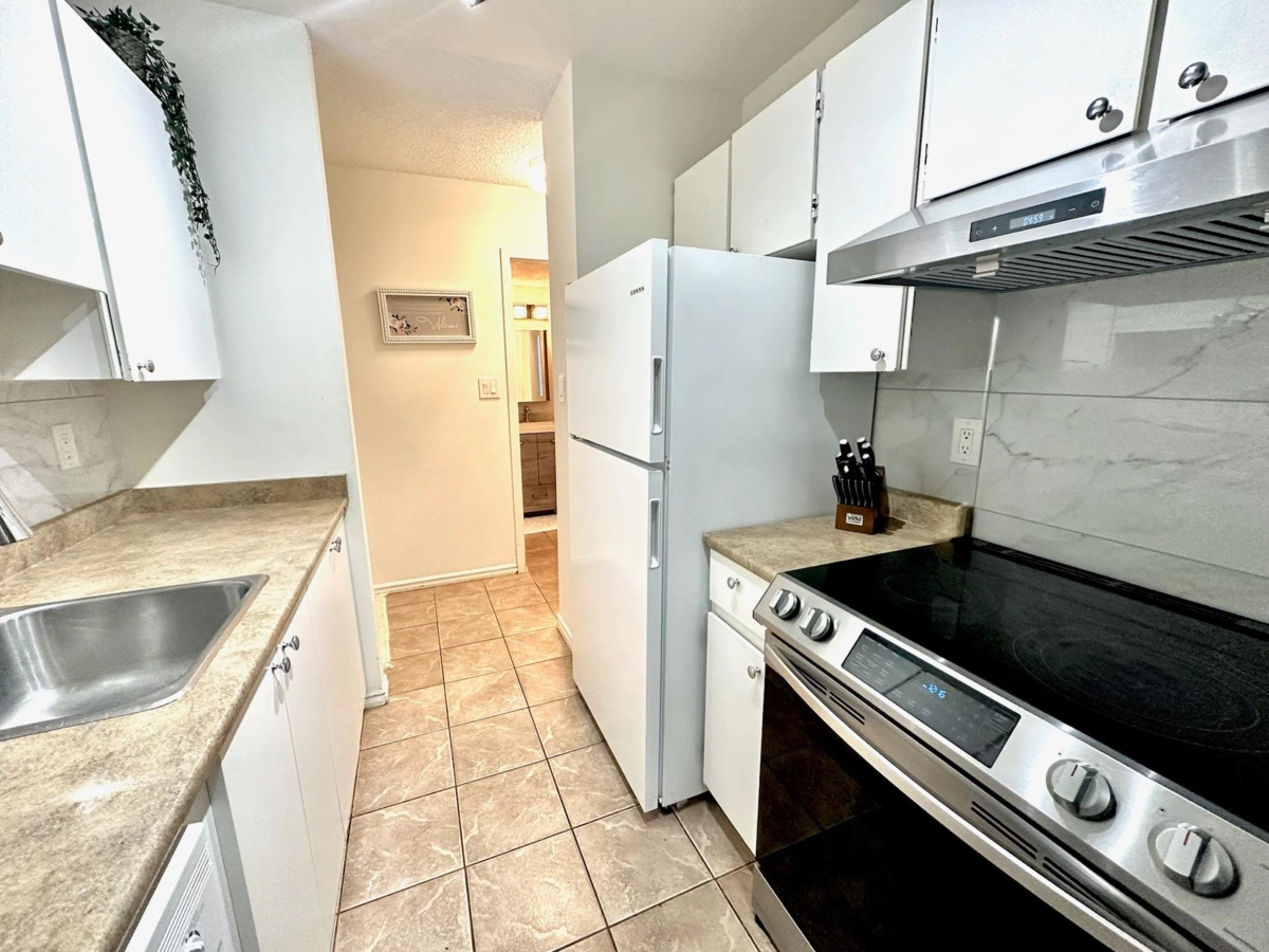 Walk-In Closet Photo of 1 1860 Southmere East Crescent, Surrey, BC
