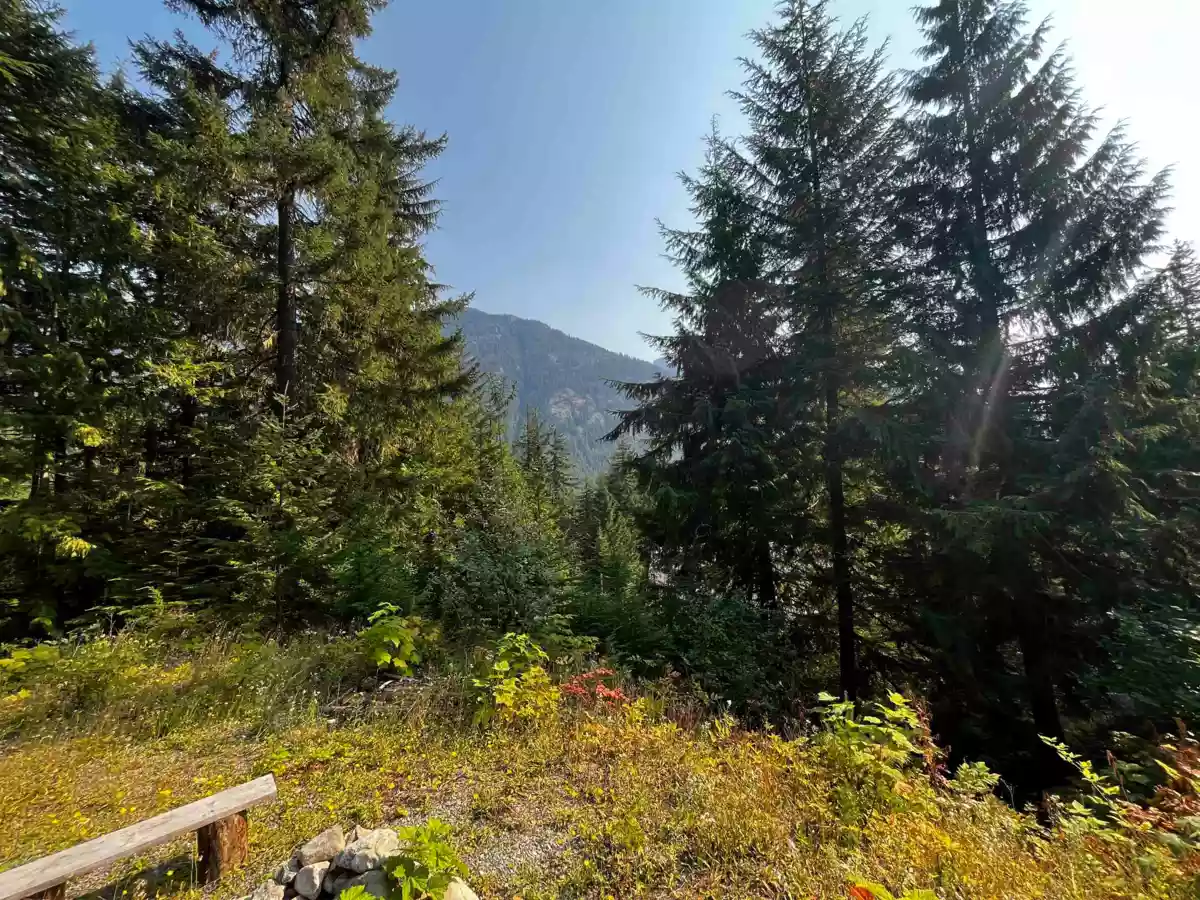 Kitchen Island Photo of 14970 Parkview Avenue, Sunshine Valley, BC