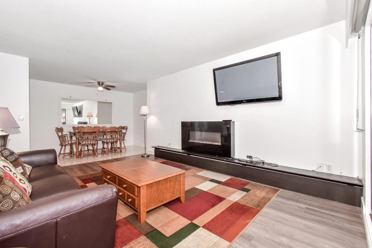 Dining Area Photo of 307 1320 Fir Street, White Rock, BC
