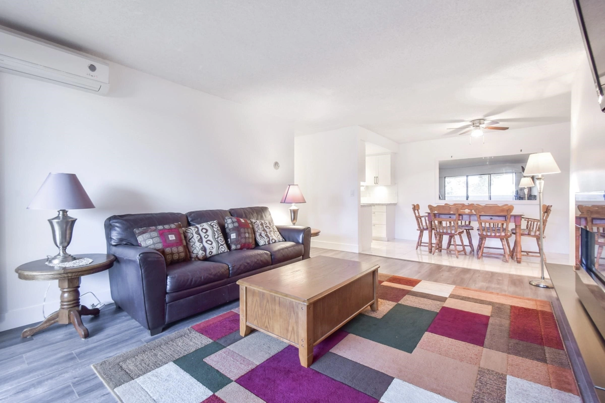 Family Room Photo of 307 1320 Fir Street, White Rock, BC