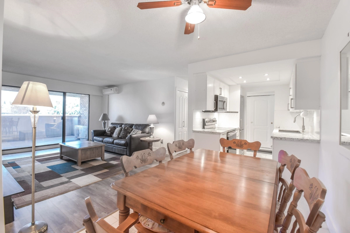 Kitchen Island Photo of 307 1320 Fir Street, White Rock, BC
