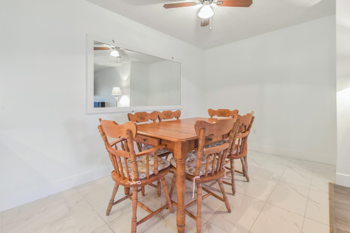 Kitchen Photo of 307 1320 Fir Street, White Rock, BC