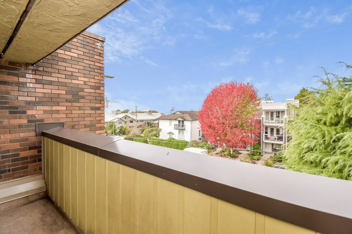 Loft / Bonus Room Photo of 307 1320 Fir Street, White Rock, BC