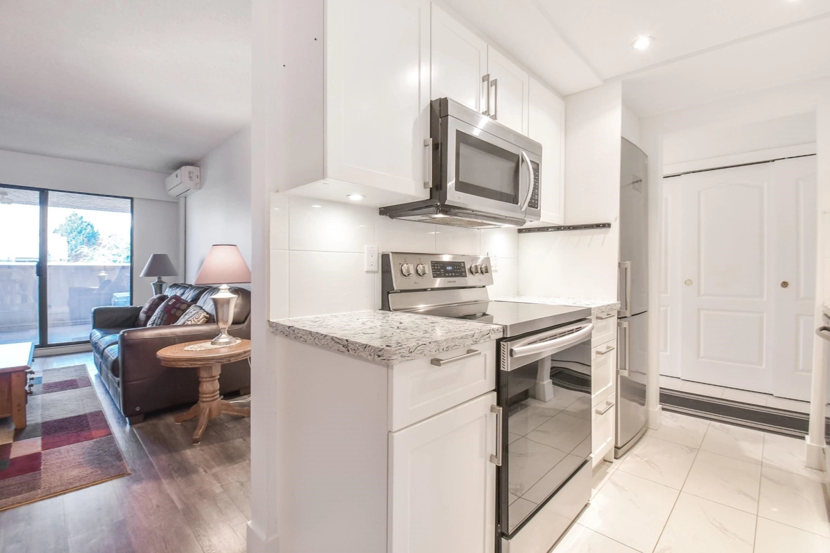 Pantry Photo of 307 1320 Fir Street, White Rock, BC