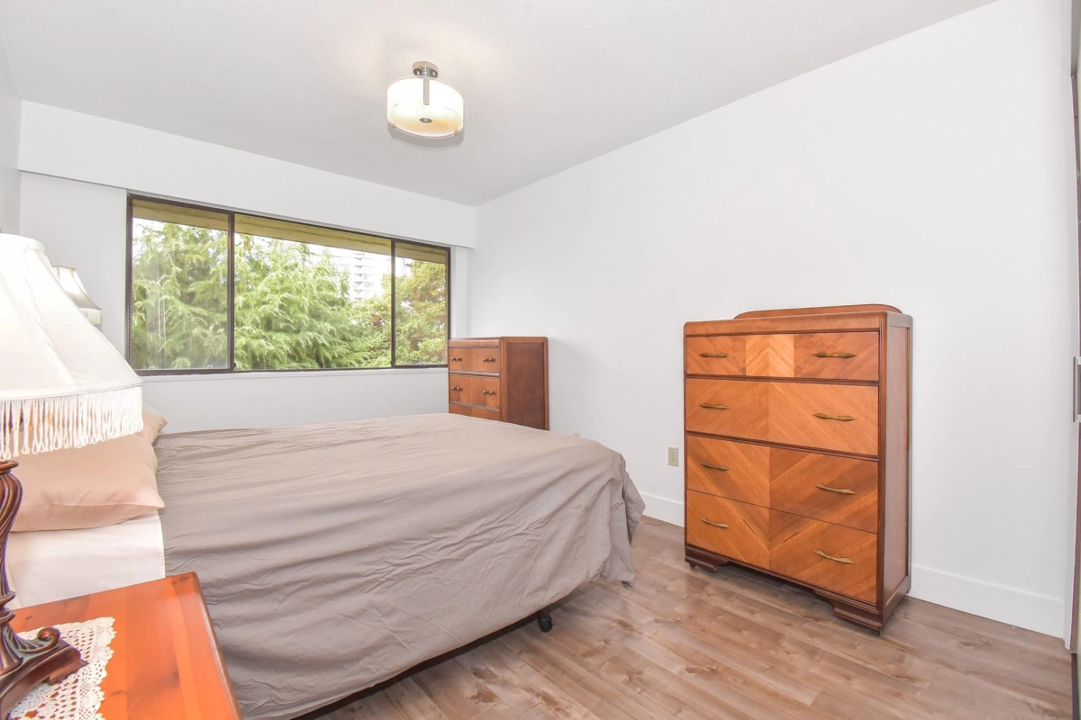 Primary Bedroom Photo of 307 1320 Fir Street, White Rock, BC