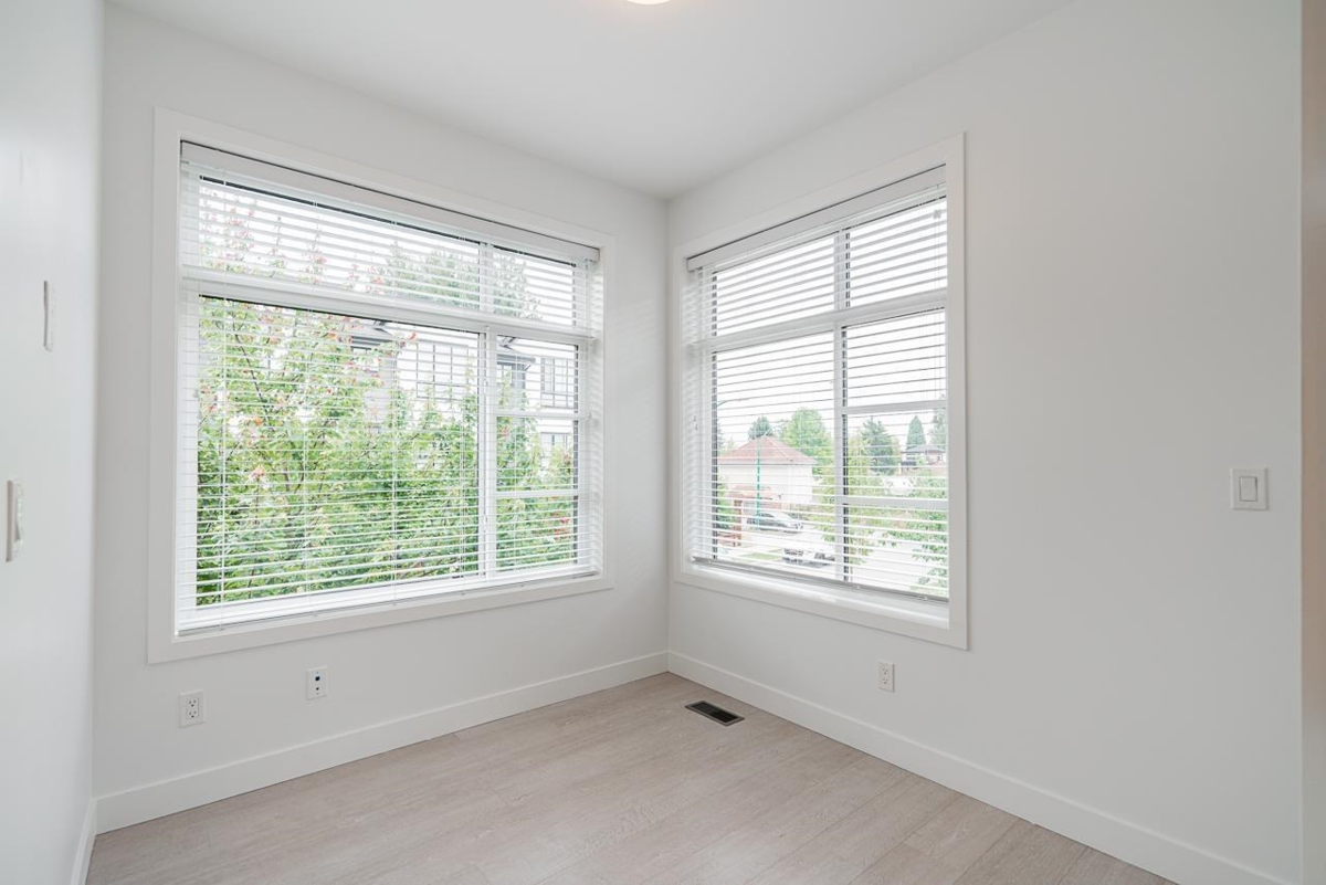 Entry Foyer Photo of 9 7127 193a Street, Surrey, BC