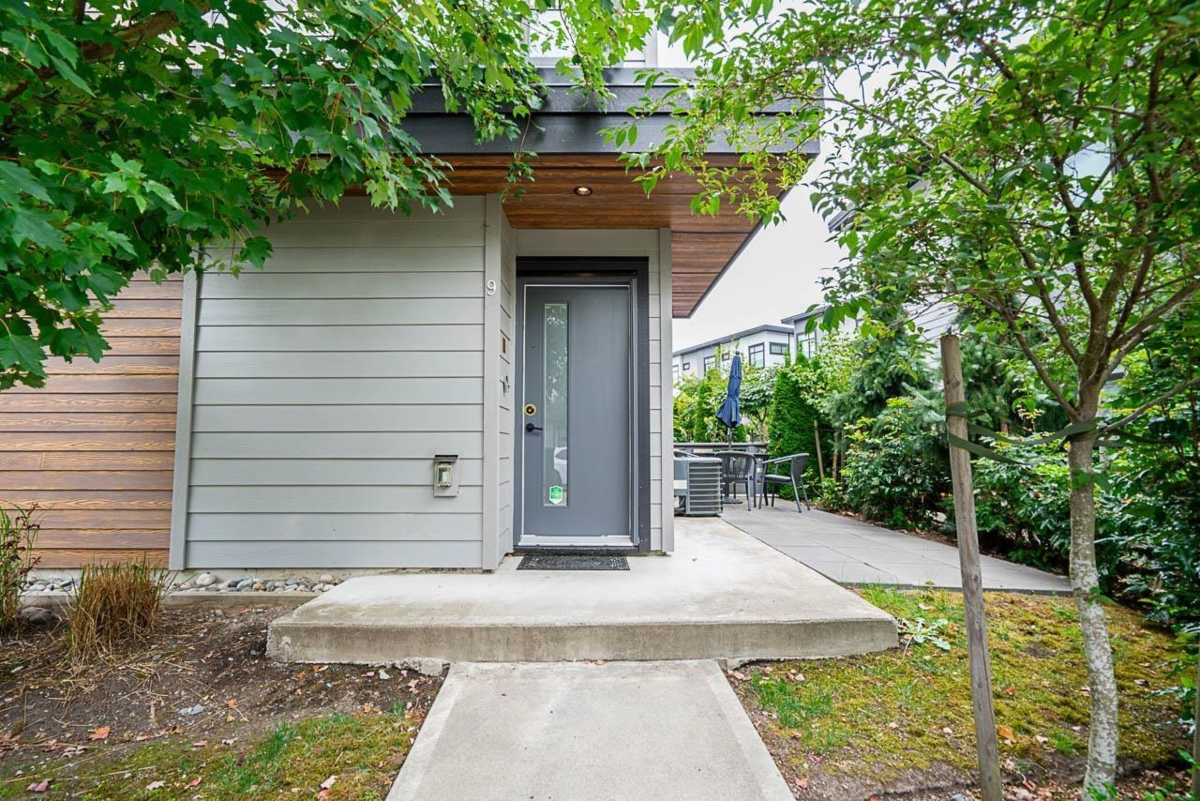 Front Yard Photo of 9 7127 193a Street, Surrey, BC