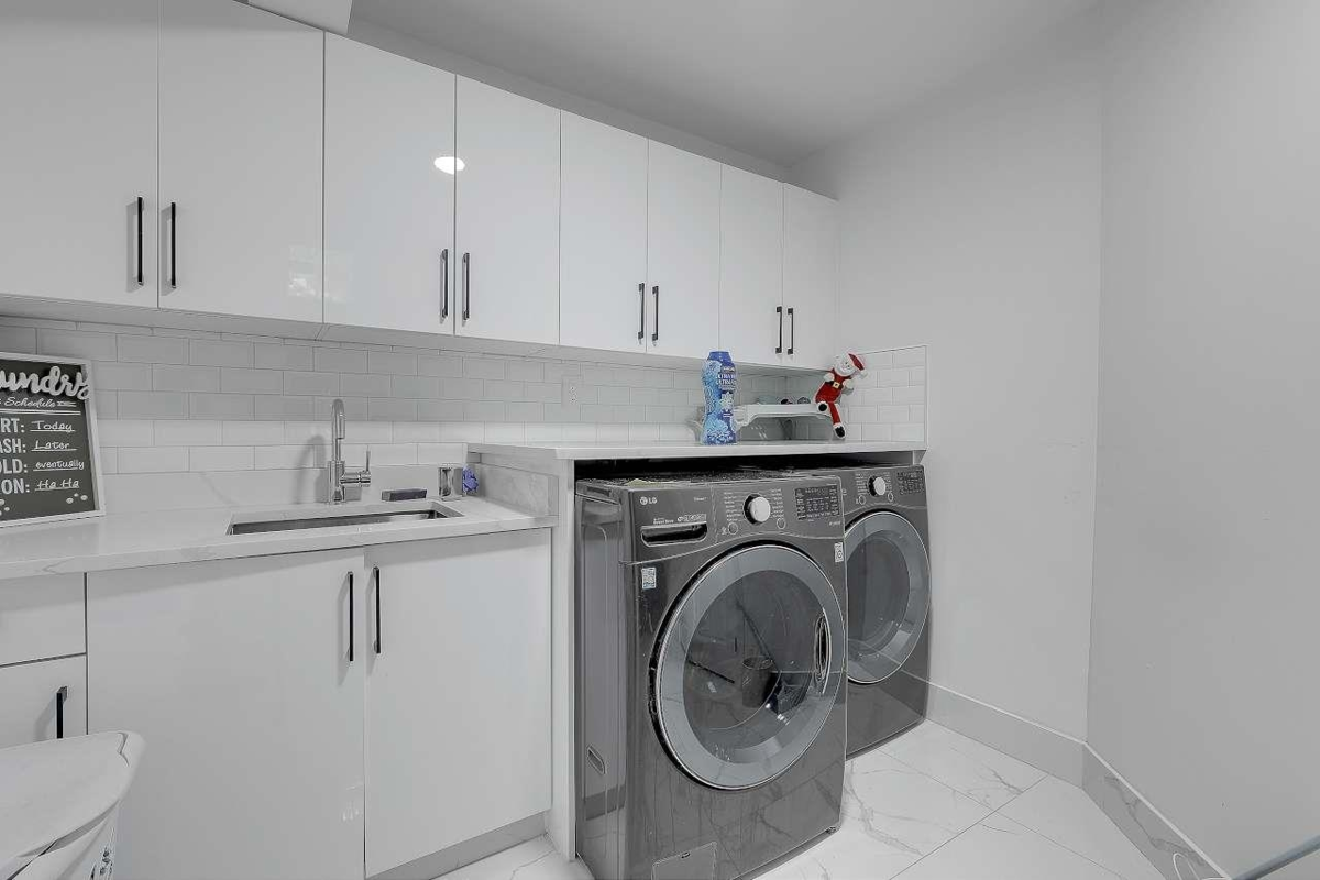 Entry Foyer Photo of 8232 144a Street, Surrey, BC