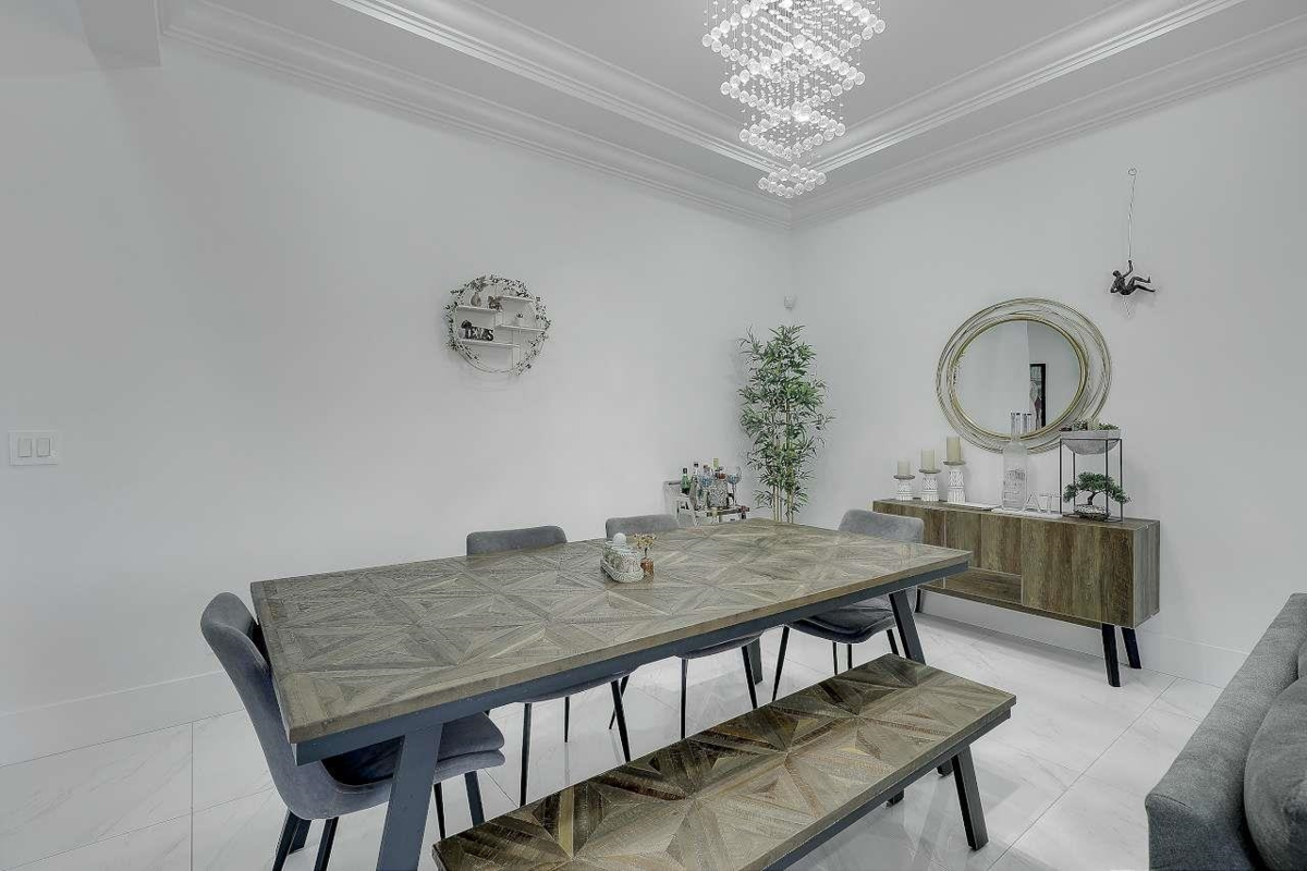 Kitchen Photo of 8232 144a Street, Surrey, BC