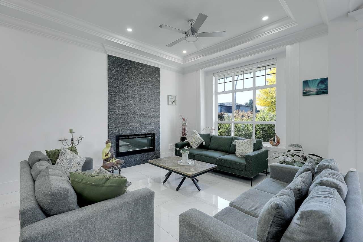 Living Room Photo of 8232 144a Street, Surrey, BC