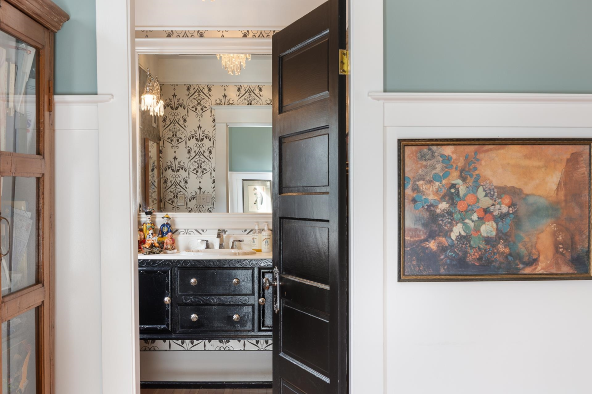 Bedroom 3 Photo of 529 E 11th Street, North Vancouver, BC