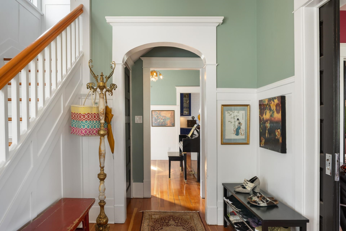 Kitchen Island Photo of 529 E 11th Street, North Vancouver, BC