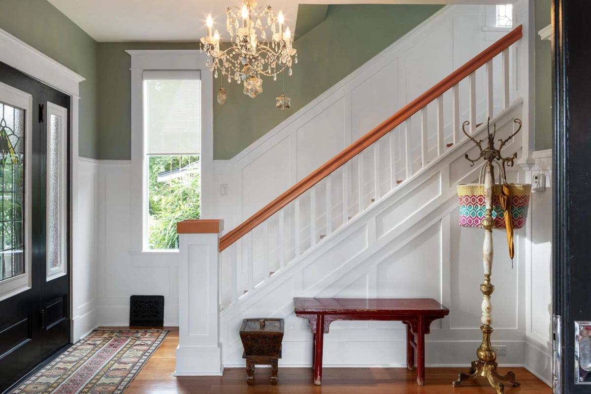 Kitchen Photo of 529 E 11th Street, North Vancouver, BC
