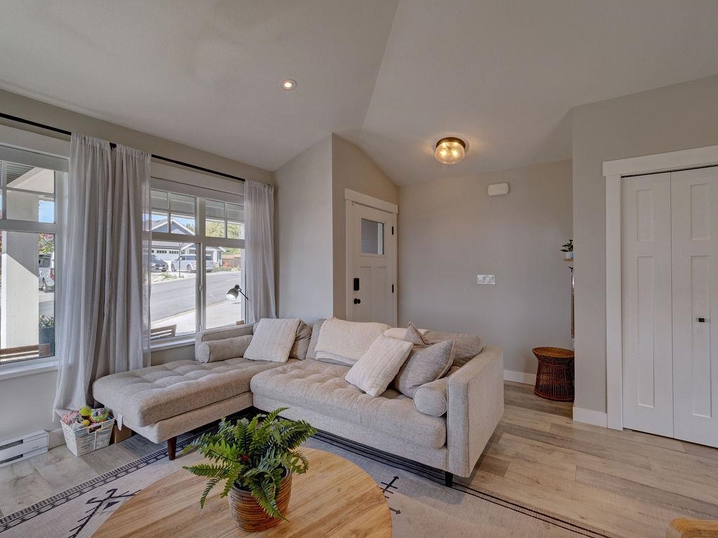 Breakfast Nook Photo of 6078 Kingbird Avenue, Sechelt, BC