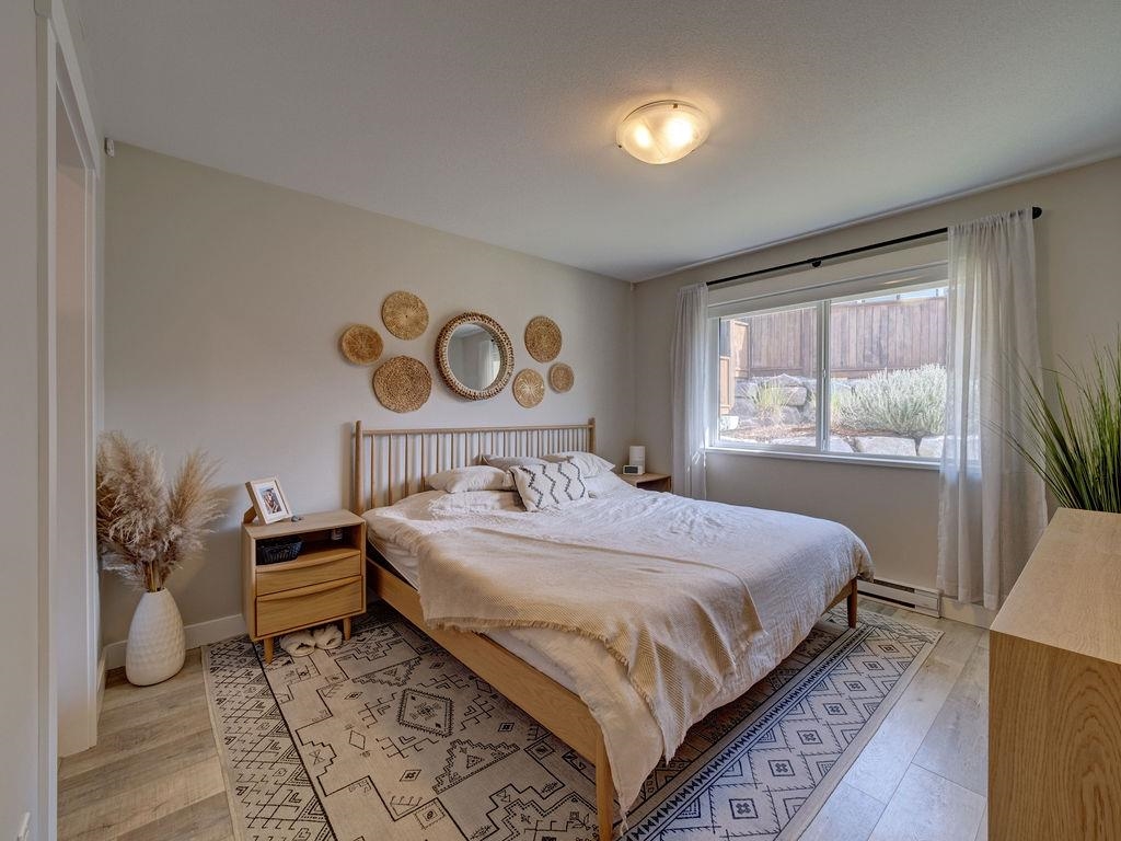 Entry Foyer Photo of 6078 Kingbird Avenue, Sechelt, BC