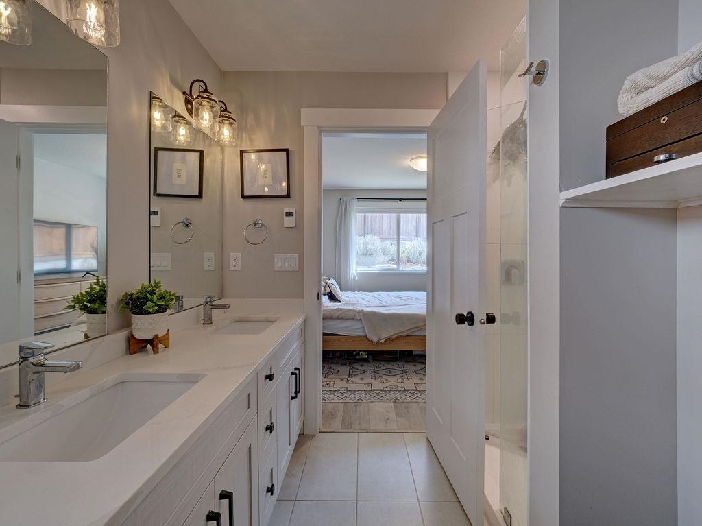 Garage Interior Photo of 6078 Kingbird Avenue, Sechelt, BC