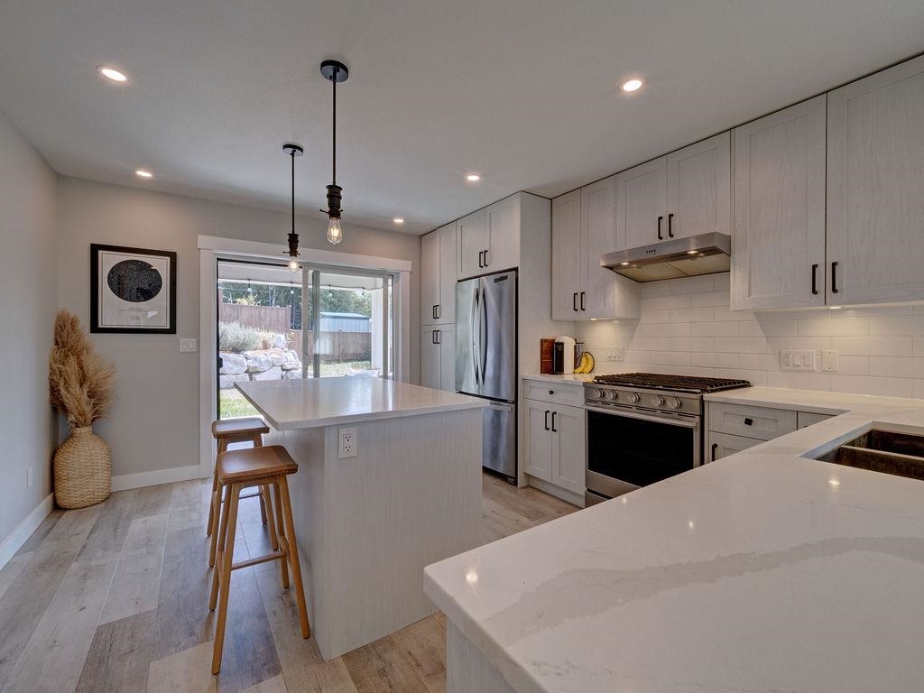 Guest Bathroom Photo of 6078 Kingbird Avenue, Sechelt, BC
