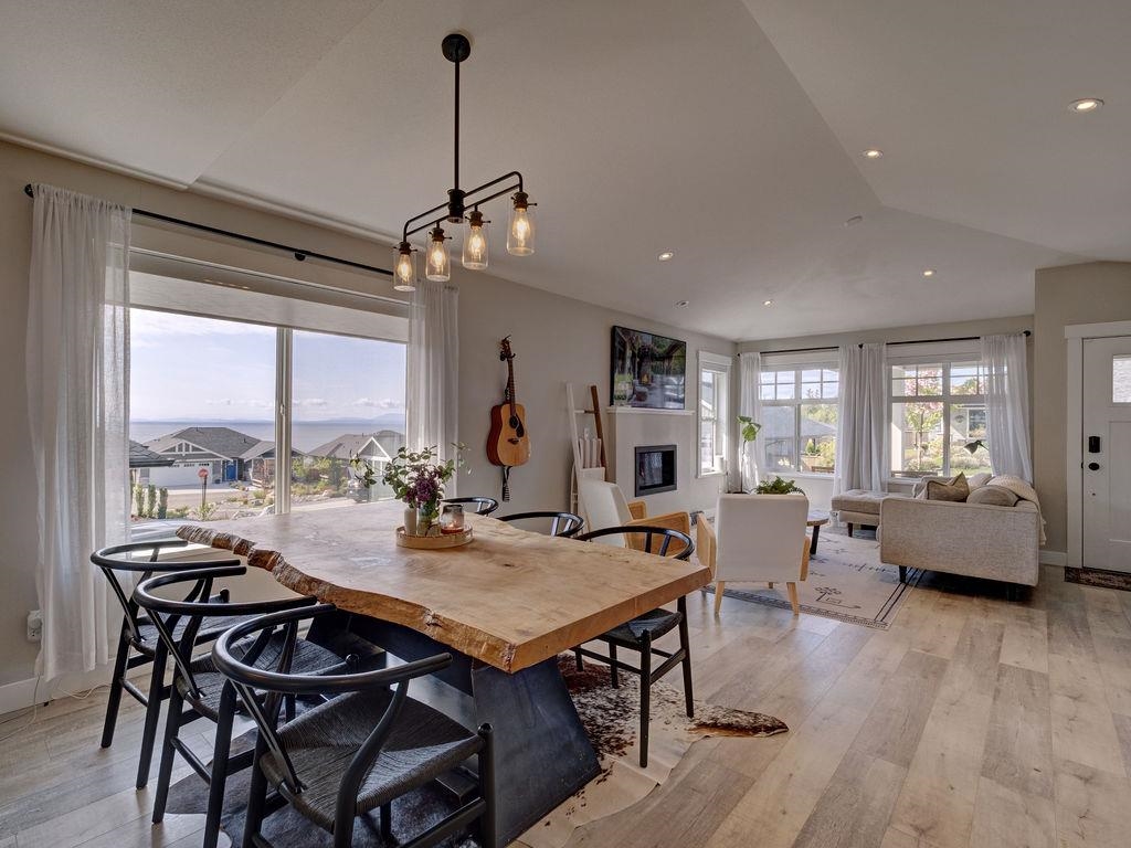 Walk-In Closet Photo of 6078 Kingbird Avenue, Sechelt, BC