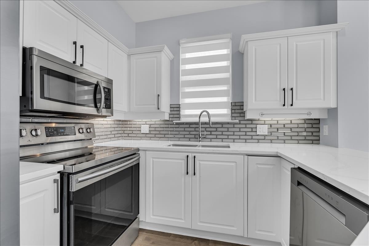 Guest Bathroom Photo of 14852 58 Avenue, Surrey, BC