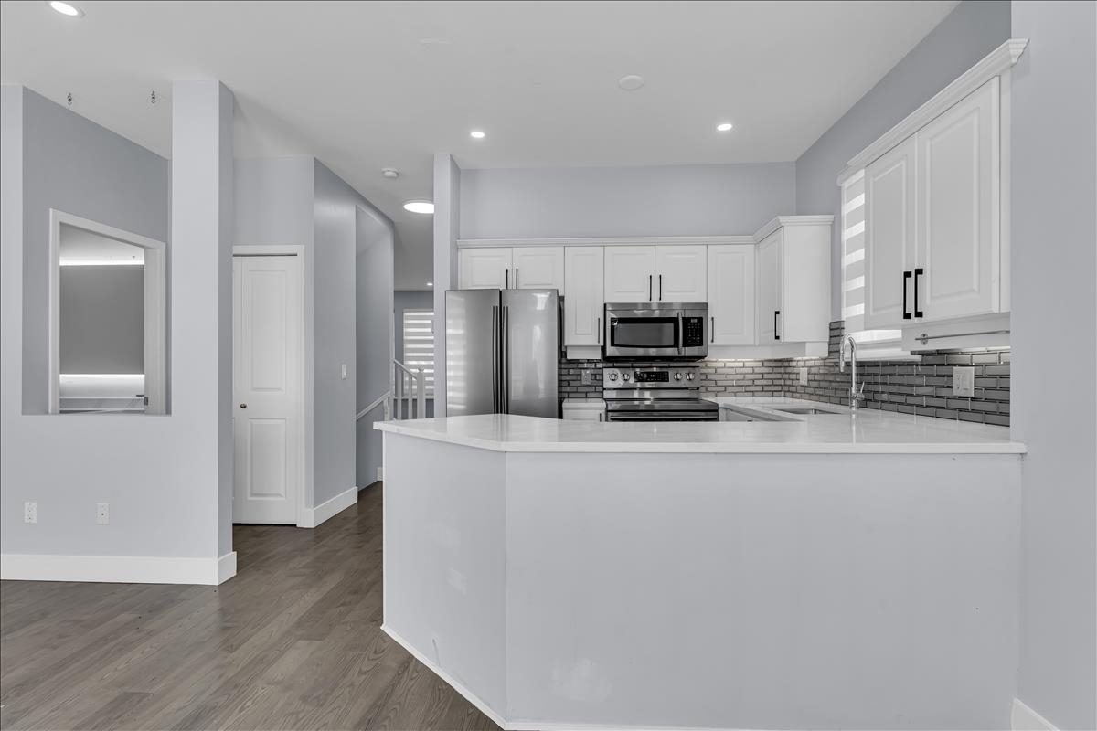 Powder Room Photo of 14852 58 Avenue, Surrey, BC