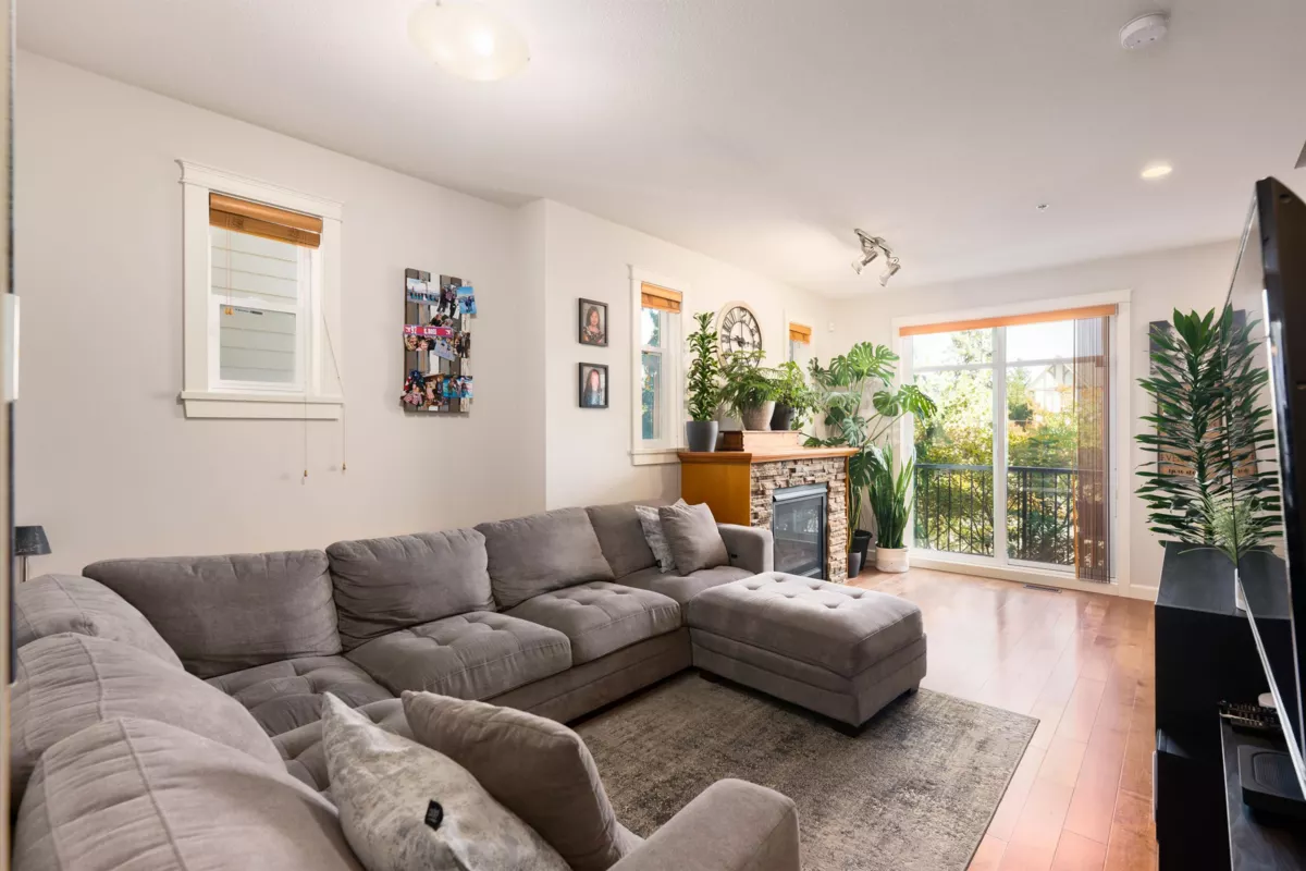 Kitchen Island Photo of 34 8068 207 Street, Langley, BC
