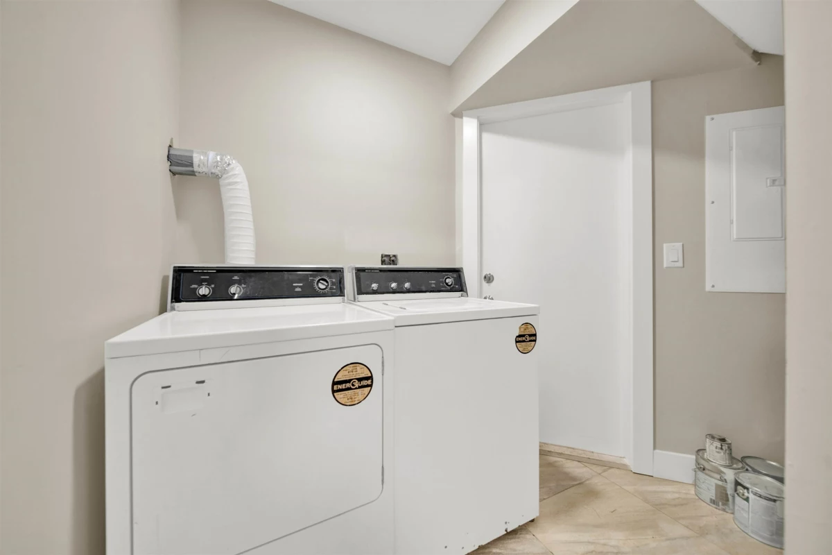 Basement Recreation Room Photo of 11715 83a Avenue, Delta, BC