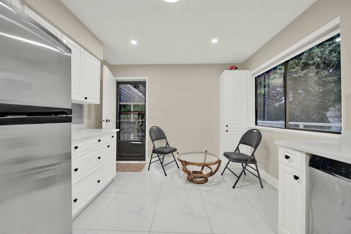Kitchen Island Photo of 11715 83a Avenue, Delta, BC