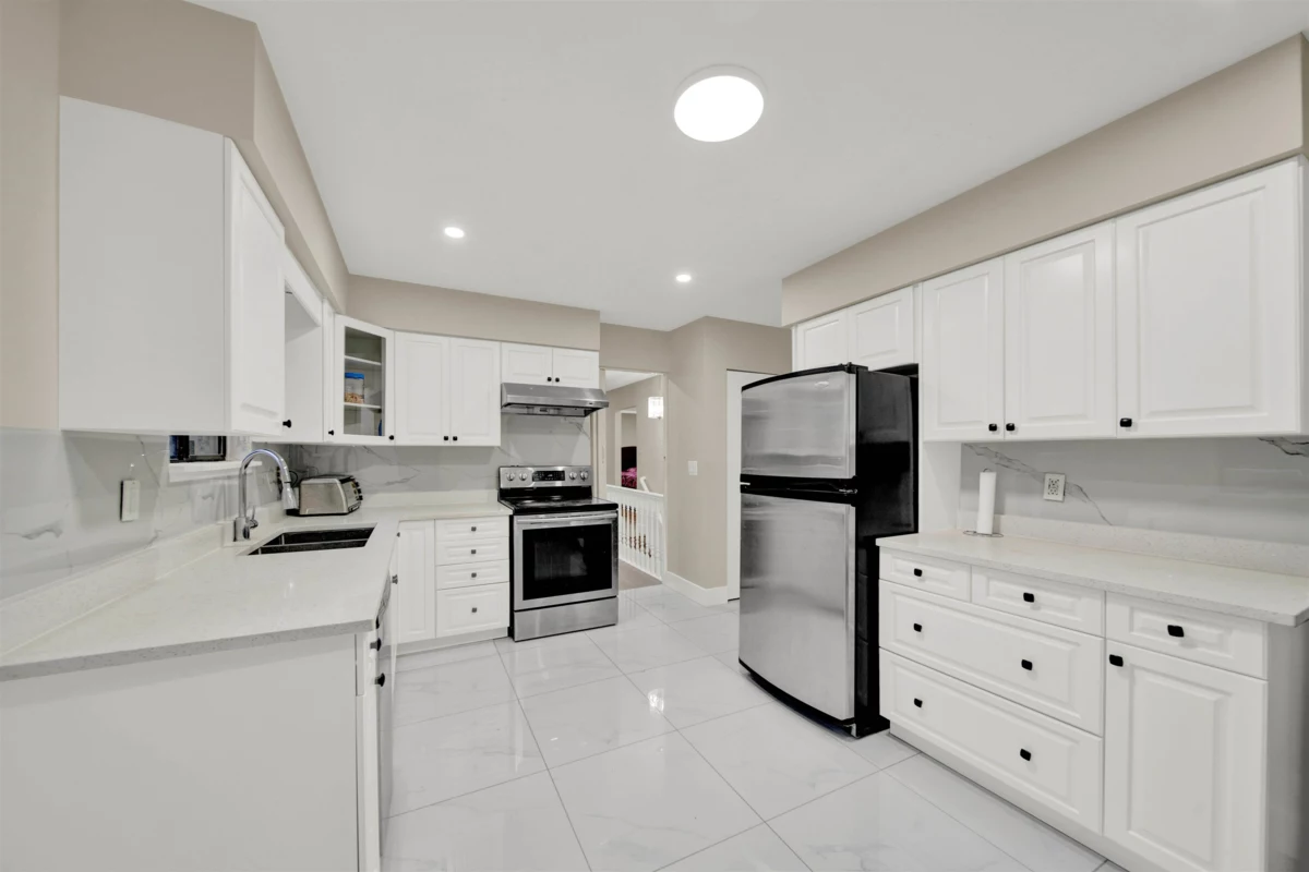 Kitchen Photo of 11715 83a Avenue, Delta, BC