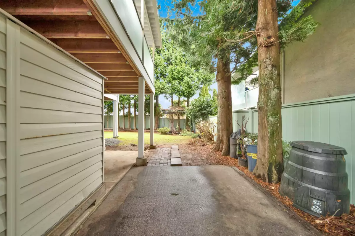 Laundry Room Photo of 11715 83a Avenue, Delta, BC