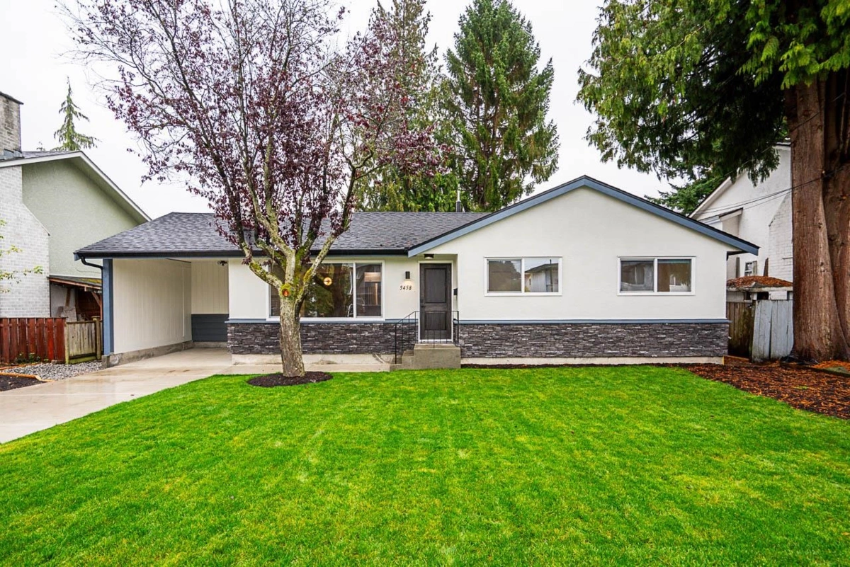 Family Room Photo of 5458 Chestnut Crescent, Delta, BC