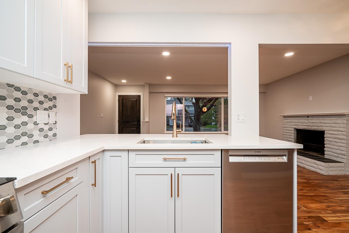 Guest Bathroom Photo of 5458 Chestnut Crescent, Delta, BC