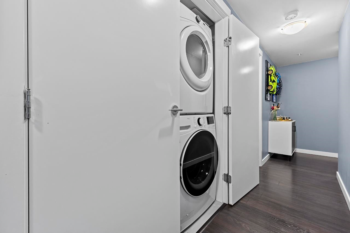 Entry Foyer Photo of 1007 7708 Alderbridge Way, Richmond, BC